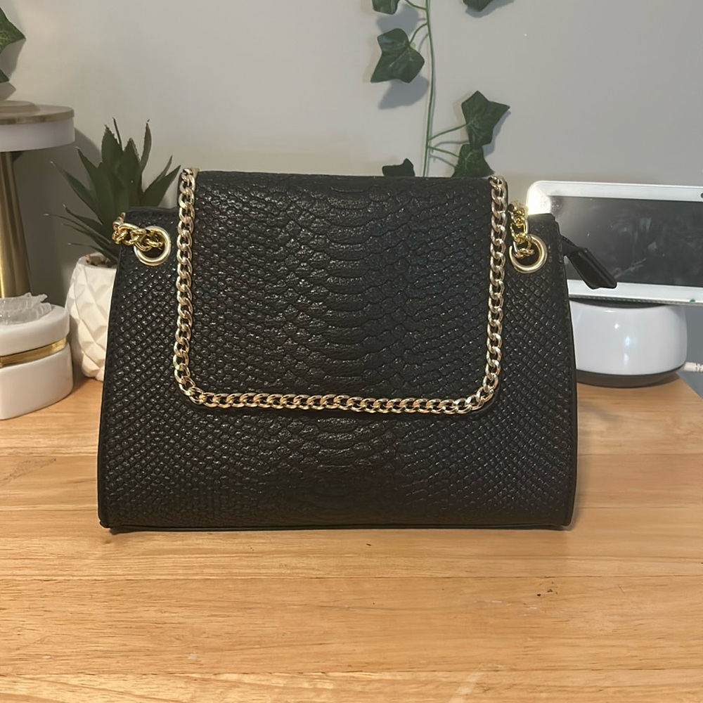 La’Terre black and gold purse